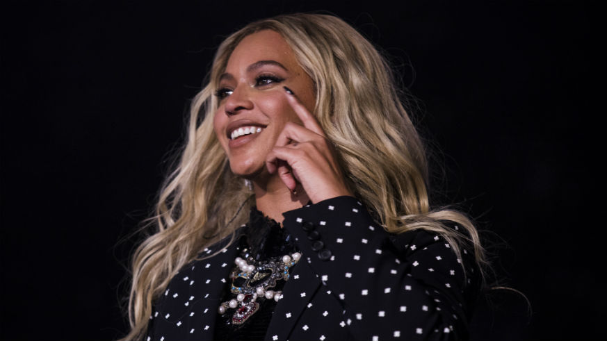 An actress reportedly bit Beyonce in the face