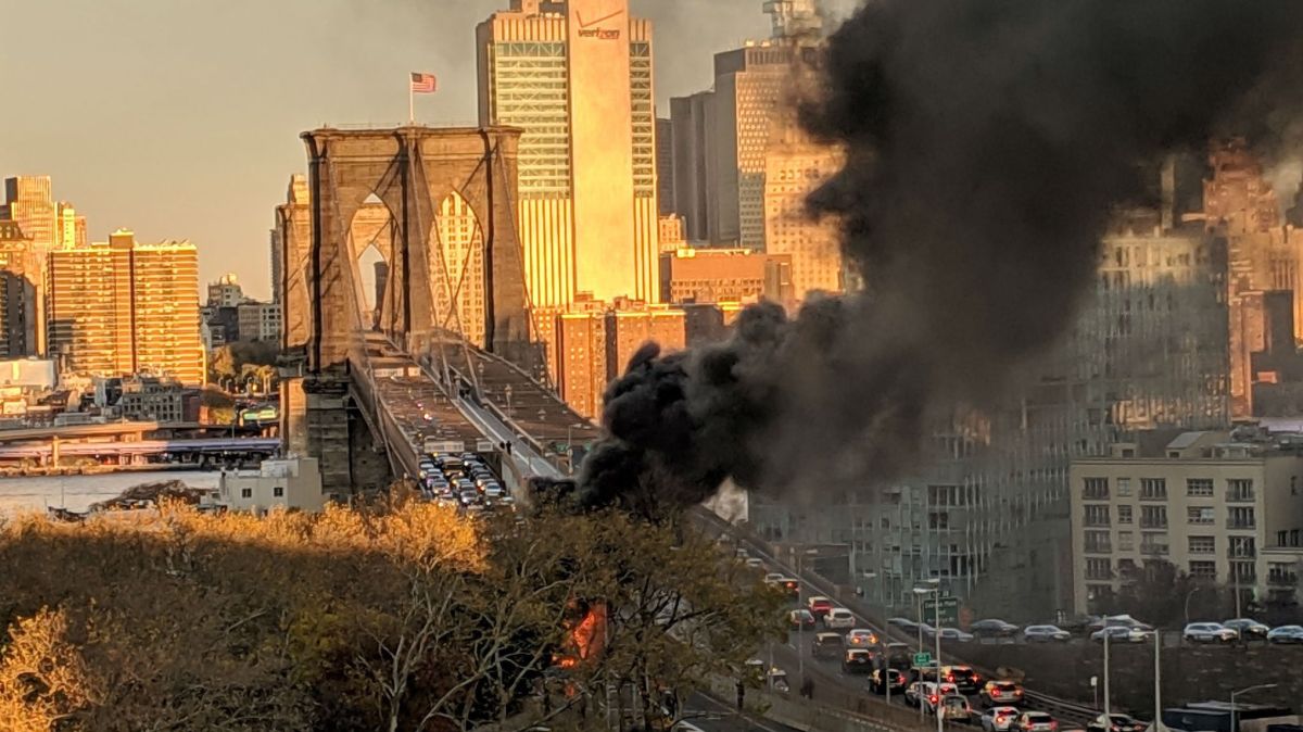 Brooklyn Bridge Car Crash Leaves 1 Dead, 5 Injured