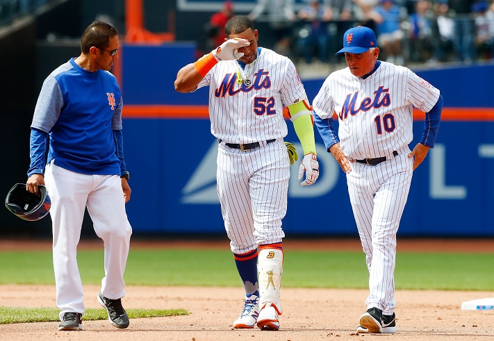 Yoenis Cespedes walks off the field with trainer Ray Ramirez and manager Terry Collins after inuring his hamstring. (Photo: Getty Images)