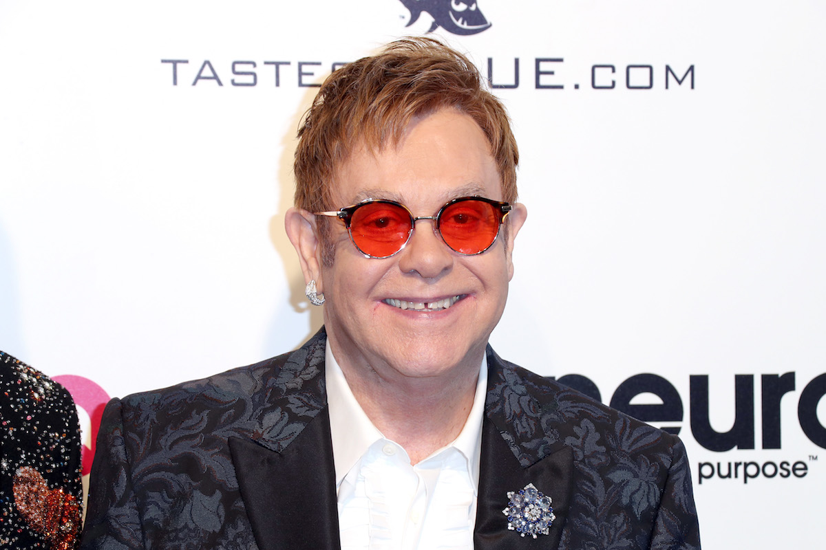 Elton John to receive Harvard Humanitarian Award
