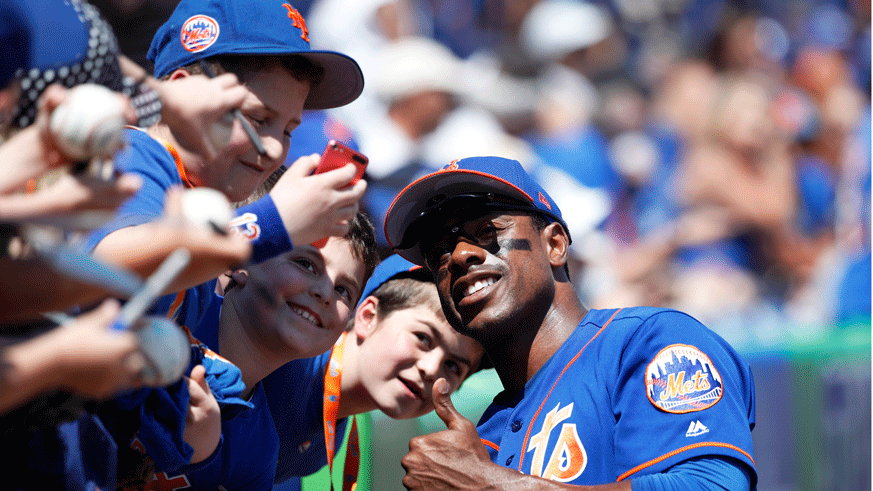 Mets outfielder Curtis Granderson poses with fans before a 2016 regular season game. (Photo: Getty Images)