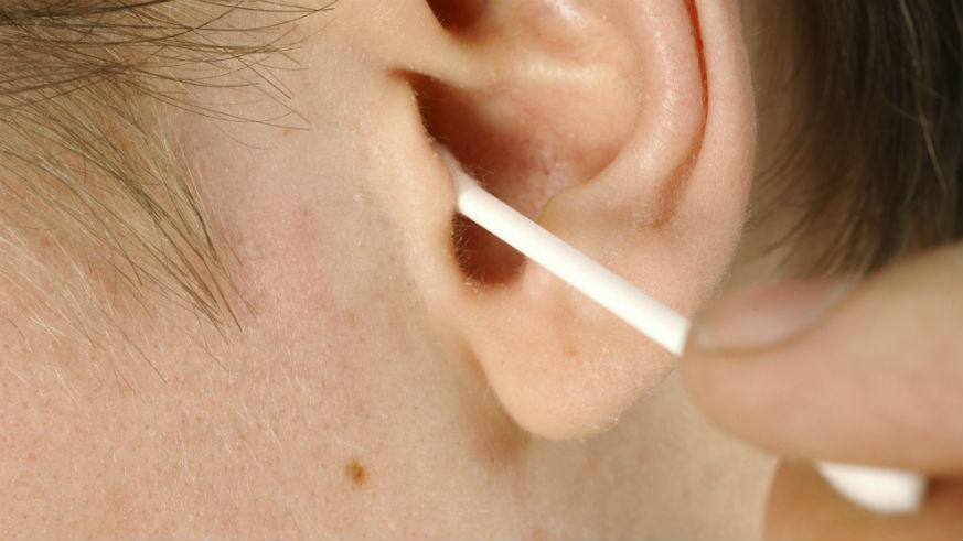 How To Clean Your Ears With Q Tips What Is The Best Way To Clean My Ears 