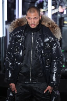 PHOTOS: ‘Hot Felon’ Jeremy Meeks sizzles on runway during NYFW debut