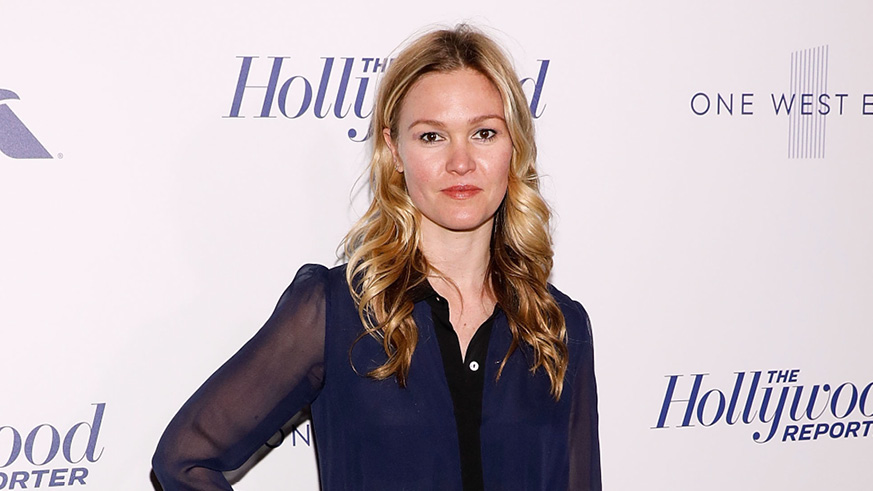Julia Stiles Expecting First Child