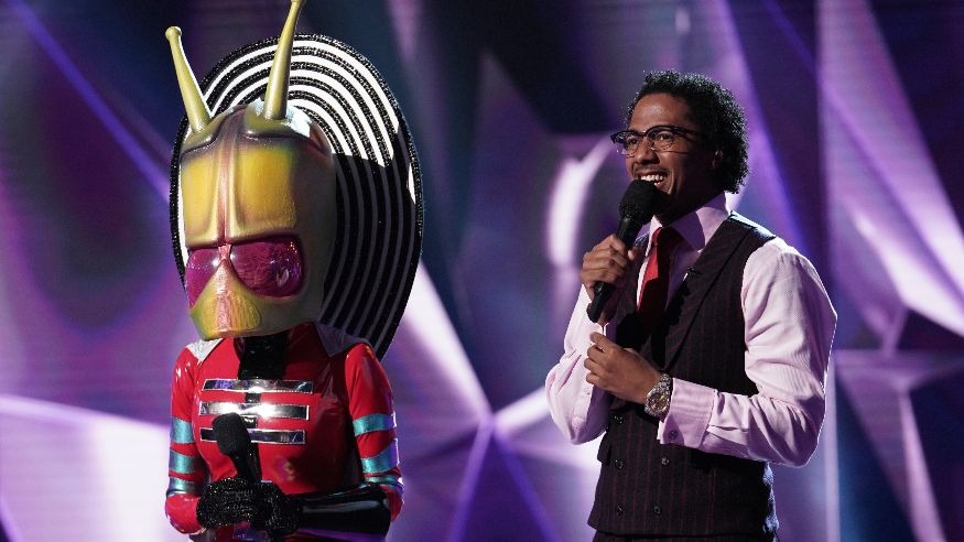 The Alien and Nick Cannon on The Masked Singer episode 5