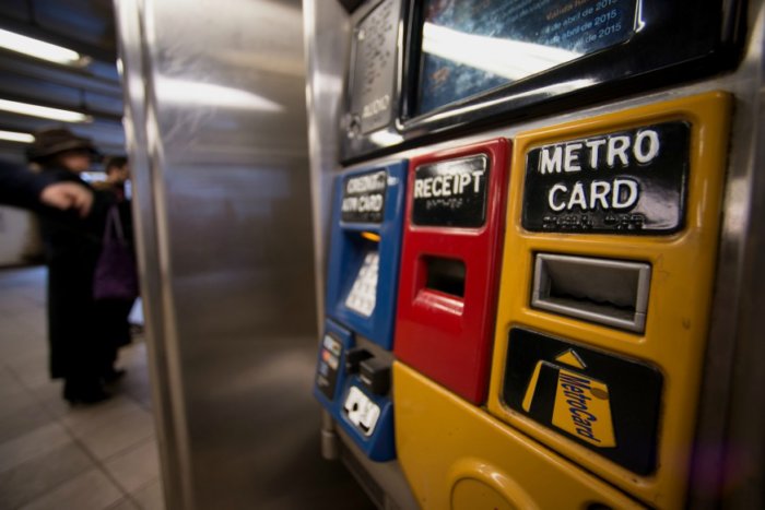 In a tweet, the MTA announced Wednesday night that MetroCard vending machines may be cash-only over the weekend.