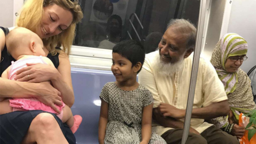 New Yorker snaps viral photo of two families smiling at each other on the
