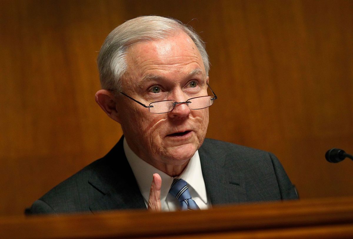 Sessions recuses himself from Russian, campaign probes
