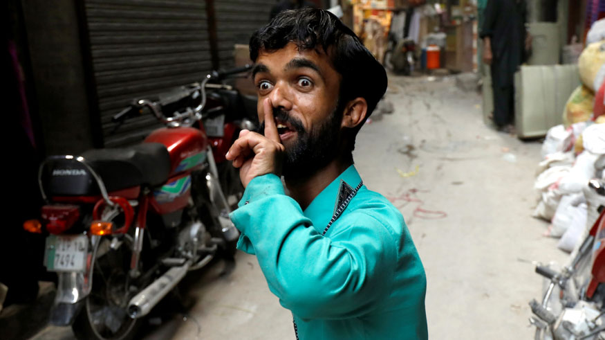 PHOTOS: This Pakistani waiter looks just like Peter Dinklage