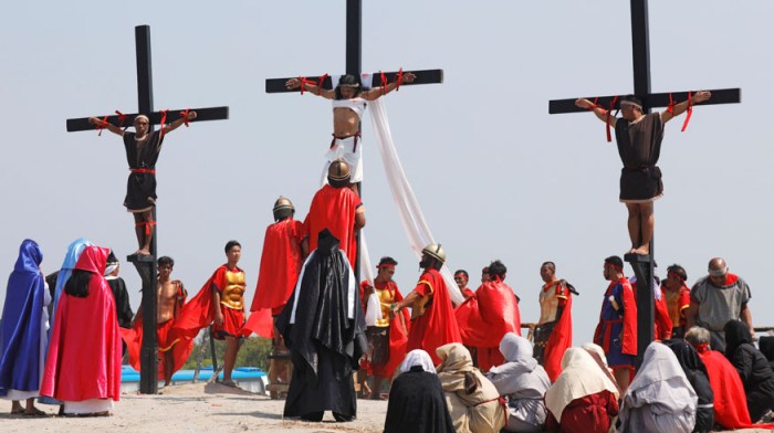 Filipino devotees nailed to crosses to re-enact crucifixion