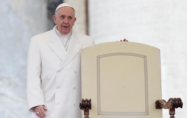 Amid shortage, Pope Francis mulls opening priesthood to married Catholic men
