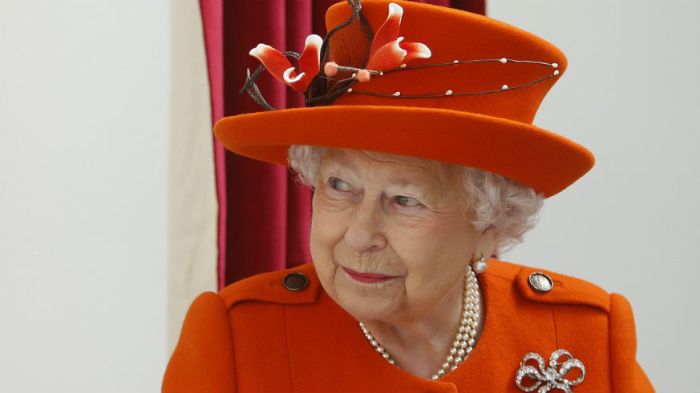 Queen Elizabeth II makes joke about Trump and Obama