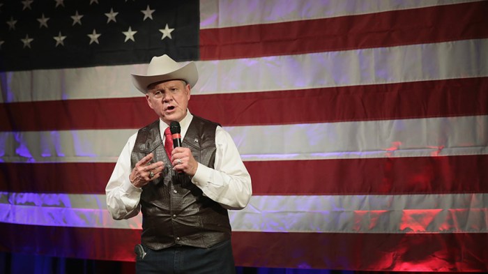 Roy Moore speaks at a campaign rally on September 25, 2017 in Fairhope, Alabama.