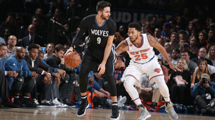 Minnesota Timberwolves guard Ricky Rubio goes to work on New York Knicks guard Derrick Rose. (Photo: Getty Images)
