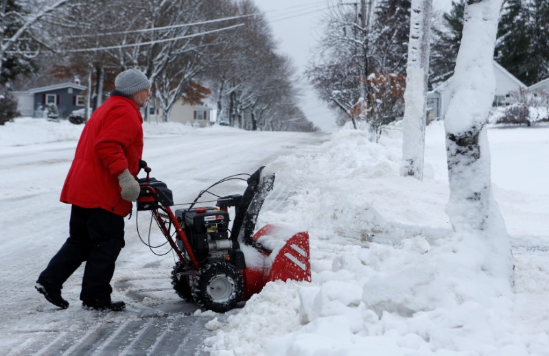 Heavy snow blankets Northeast, weather advisories issued along coast