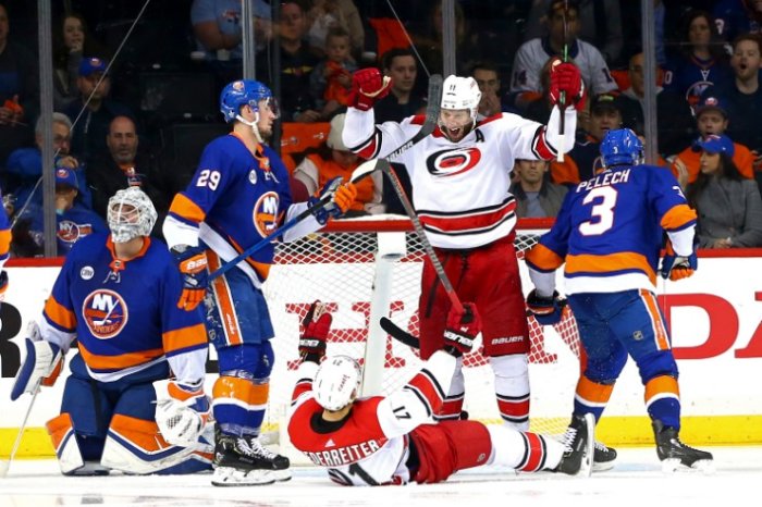 The Hurricanes scored two goals in just 48 seconds to hand the Islanders a second-straight loss. (Photo: Getty Images)
