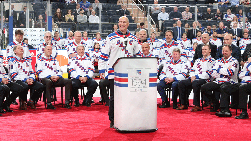 Mark Messier and the 1994 Rangers were honored on Friday night. (Photo: Getty Images)