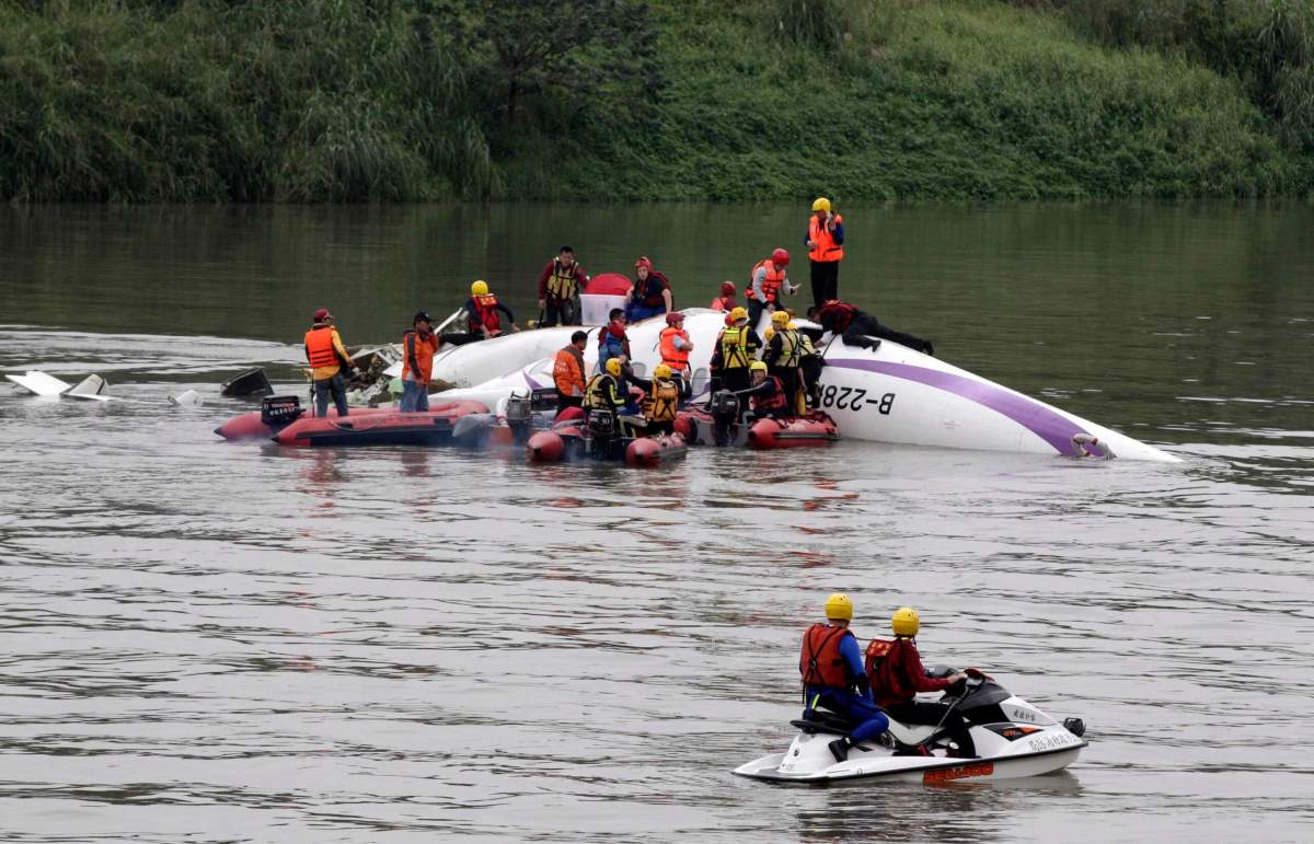 19 dead as TransAsia plane crashes into river in Taipei, Taiwan