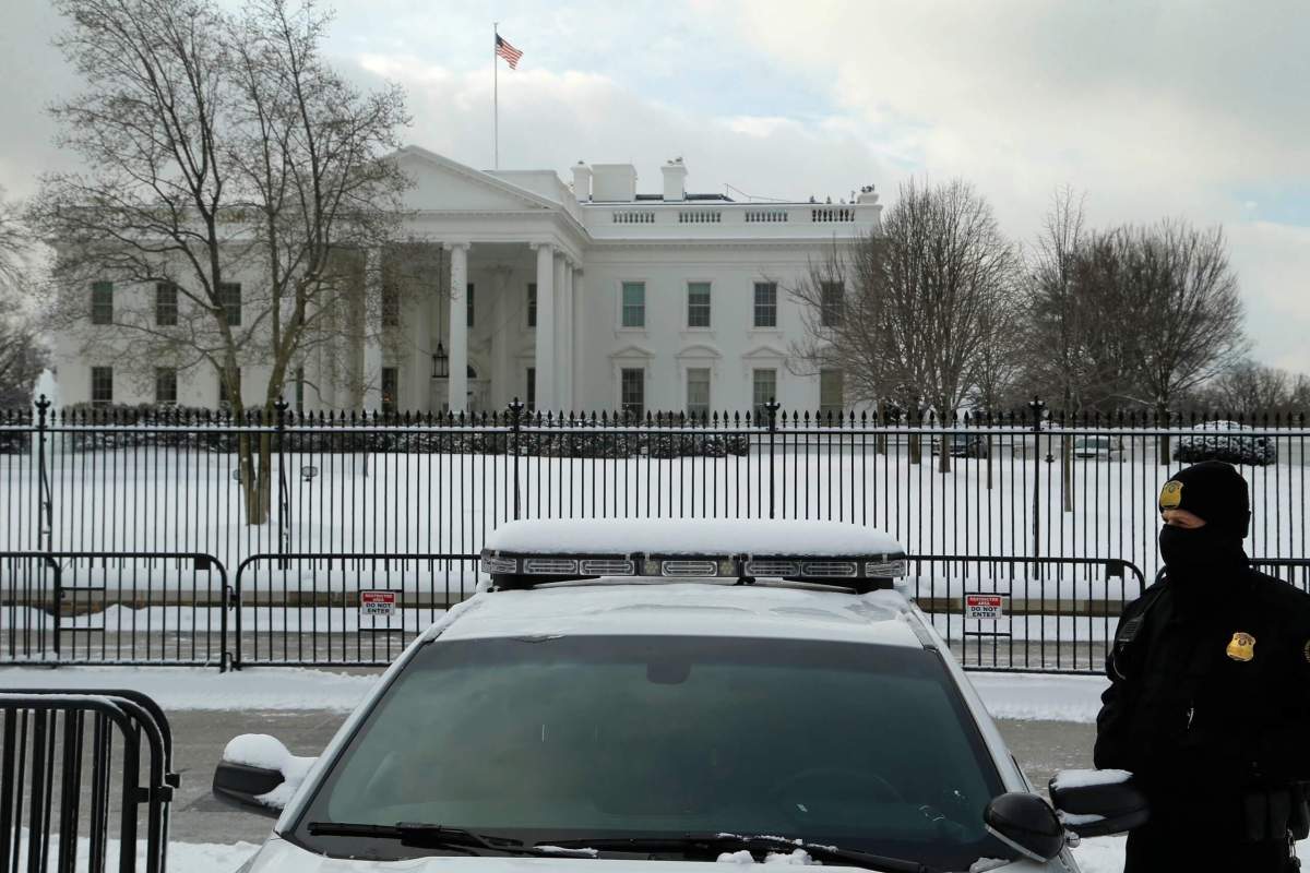 Wasted Secret Service agents crash car into White House barricades