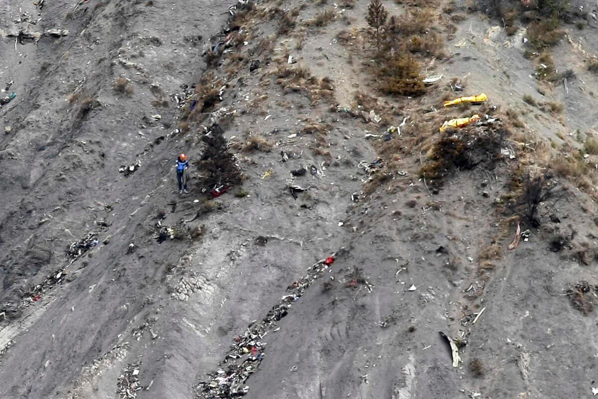 Cellphone video shows final seconds of Germanwings flight