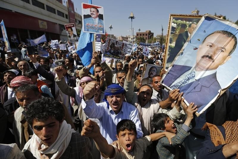 Al Qaeda offers 40-pound gold bounty for Houthi chief and Yemen ex-president