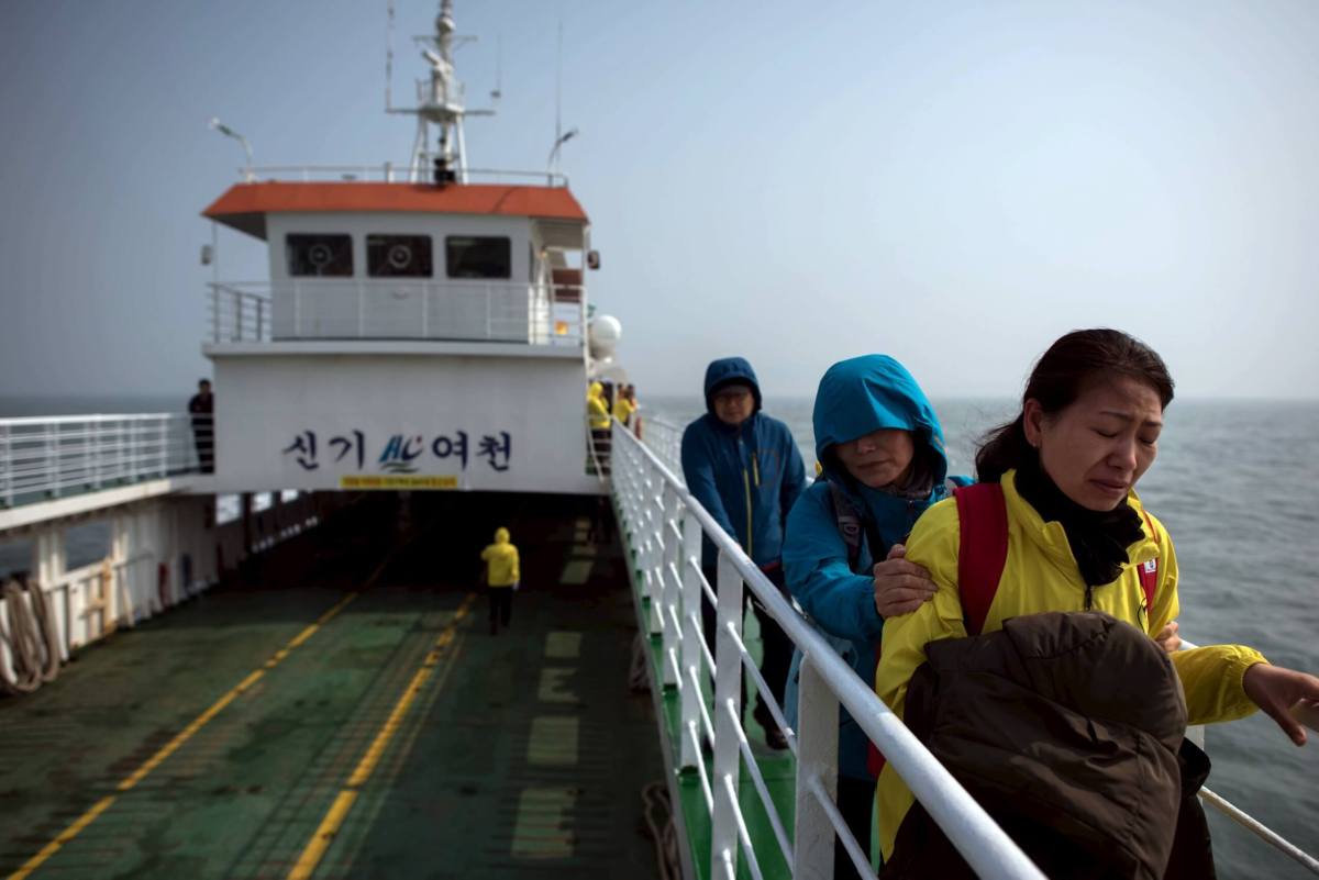 Angry relatives cancel South Korea ferry disaster anniversary service