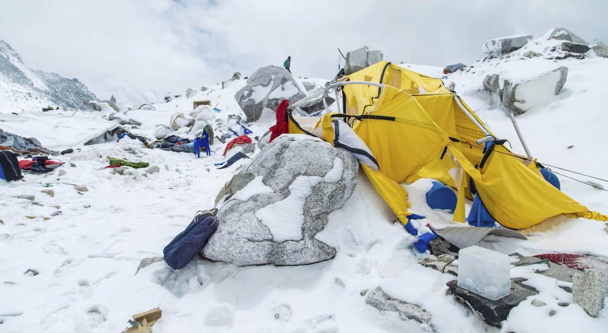 Canadian to complete Everest climb despite deadly quake avalanche