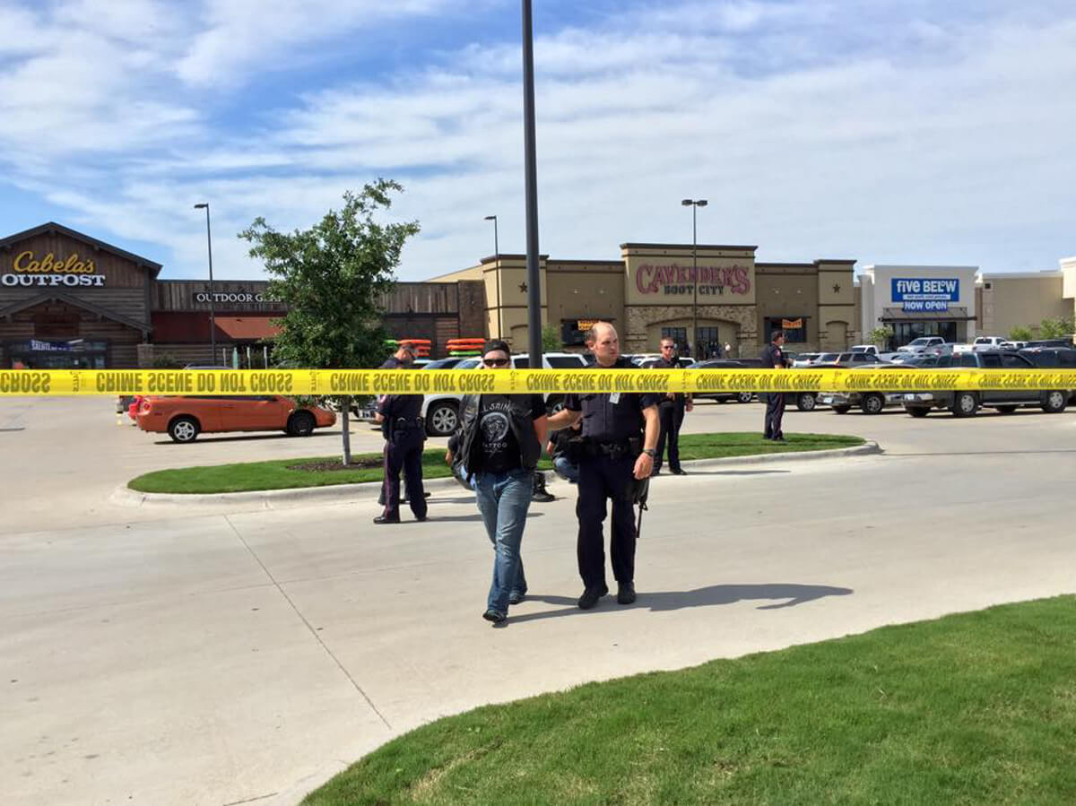 Nine dead in Texas biker gang shooting at Twin Peaks bar, Waco