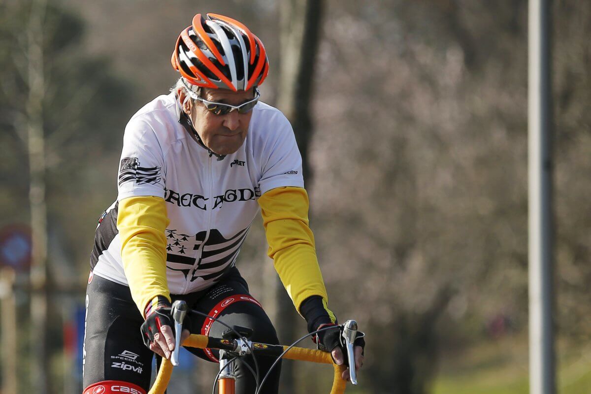 John Kerry heading back to U.S. after breaking leg in France bicycle crash
