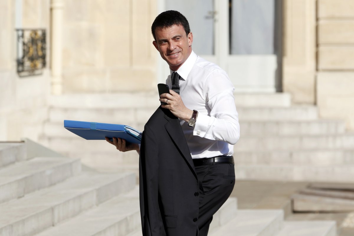 French PM apologizes for taking kids to soccer match in government jet