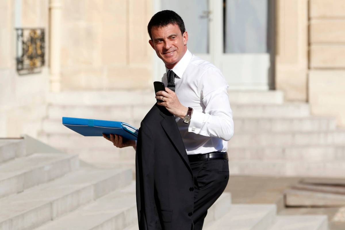 French PM apologizes for taking kids to soccer match in government jet