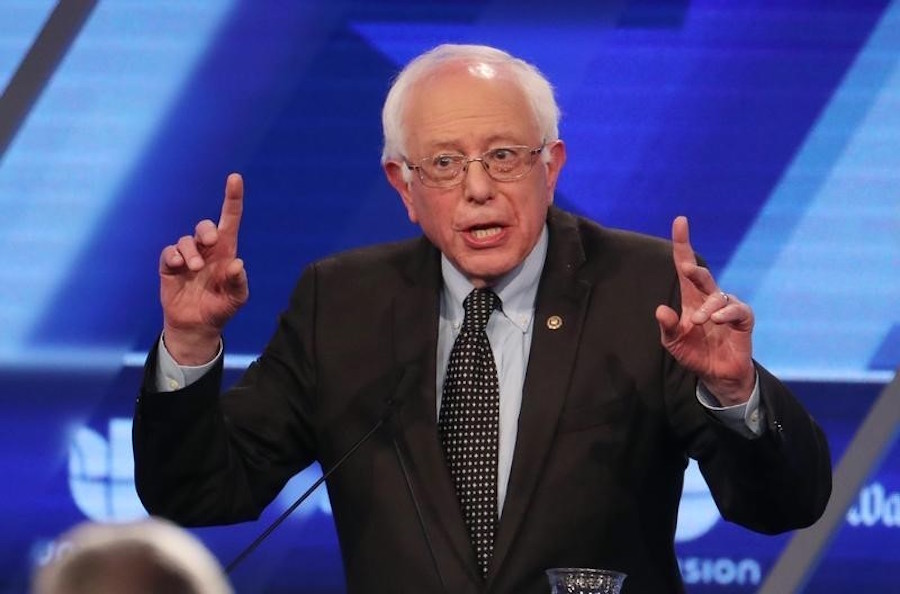 Bernie Sanders’ suit color ignites social media debate