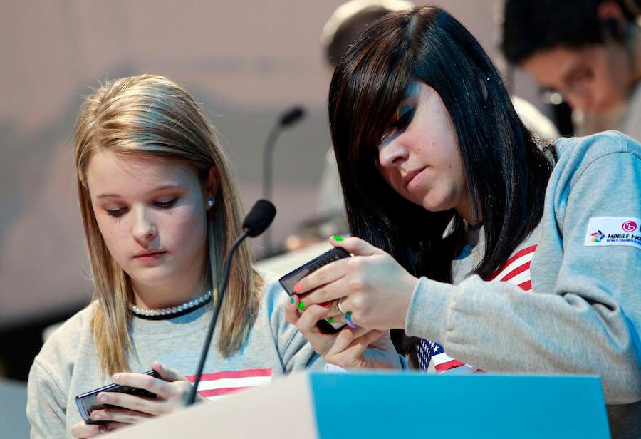 US families struggling with teens’ phone addiction: Report