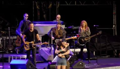 Bruce Springsteen stops mid-concert for marriage proposal