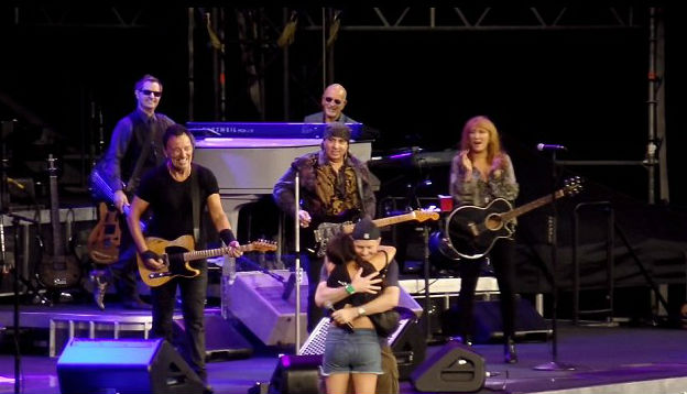 Bruce Springsteen stops mid-concert for marriage proposal