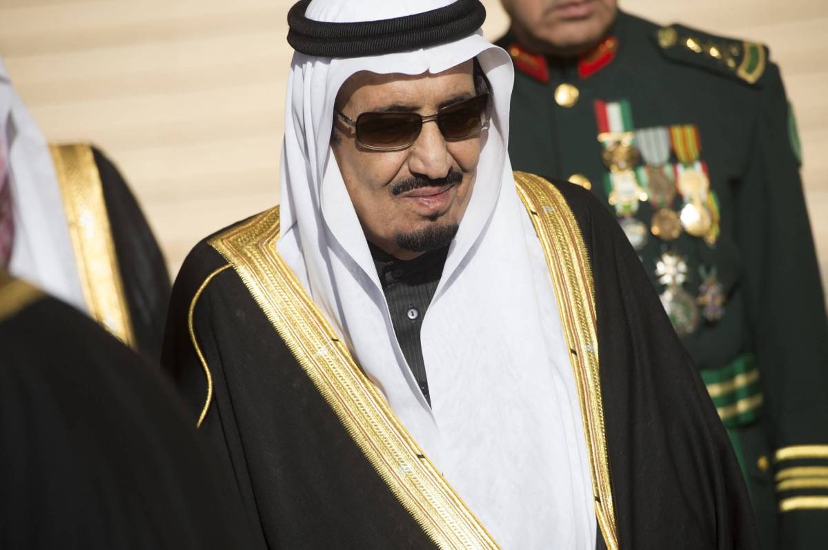 Saudi king gives away $32 billion