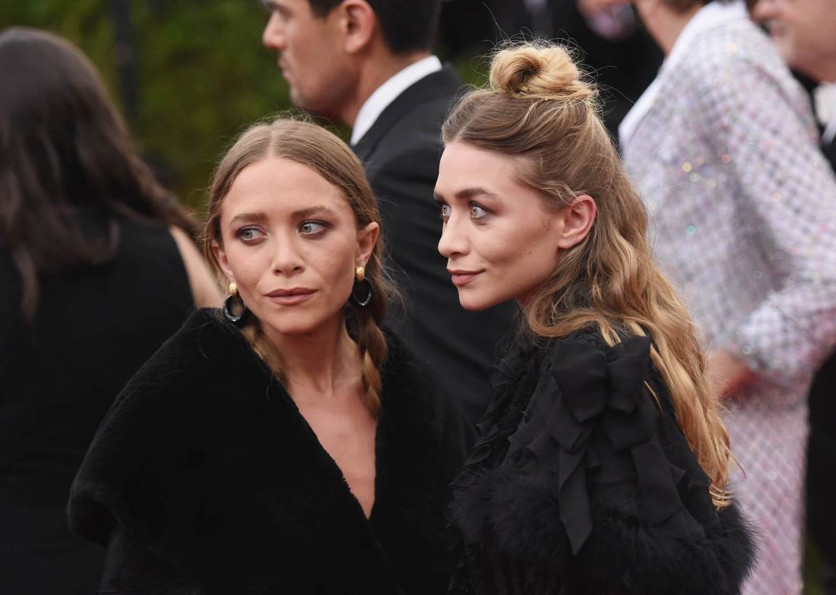 The ‘Full House’ cast turns on the Olsen twins