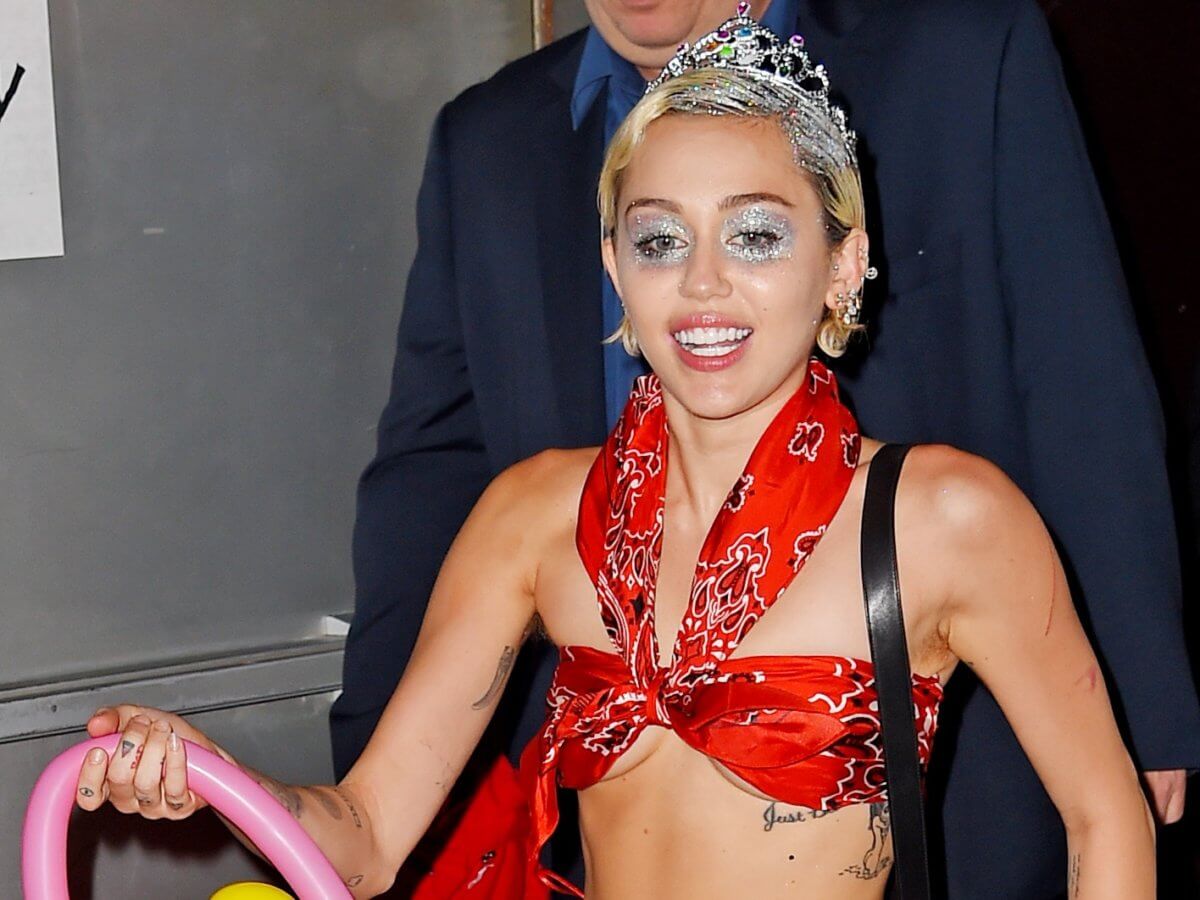 Miley Cyrus pays loving tribute to her dead blowfish because sure