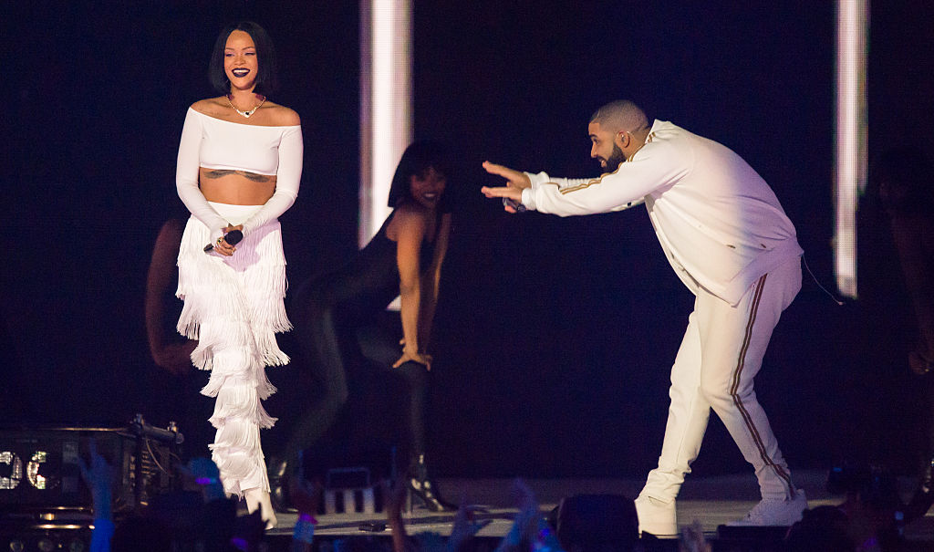 Drake gifts Rihanna a billboard