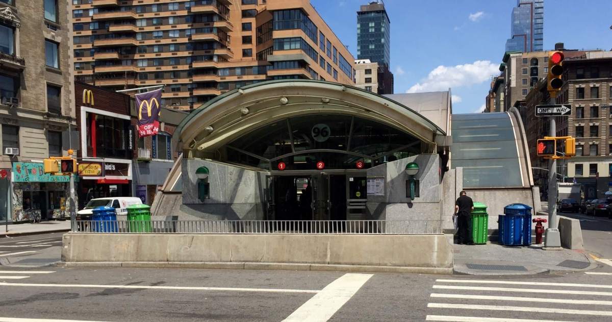 Teen slashed at subway station on Upper West Side