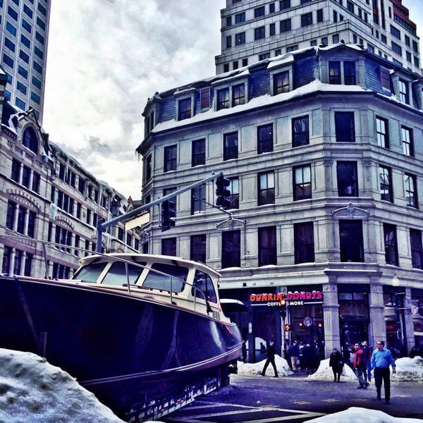 Yacht Maggie Mae gets stuck in snow, creates more Boston traffic