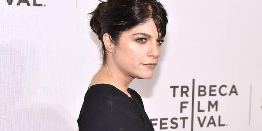 Selma Blair issued an apology for airplane incident