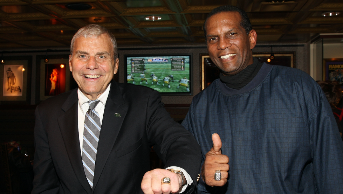 Former Jets player Burgess Owens disgusted by Dems, voting for Donald Trump