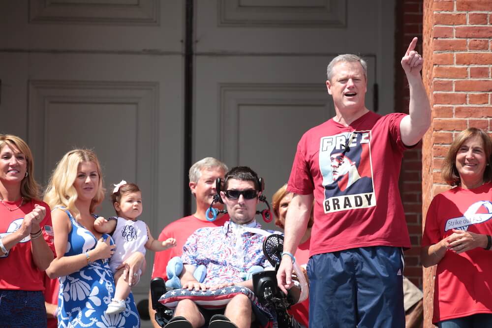 Baker apologized for wearing knock-off ‘Free Brady’ T-shirt