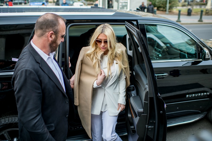 Kesha files protective order to prevent Dr. Luke from publicizing her medical