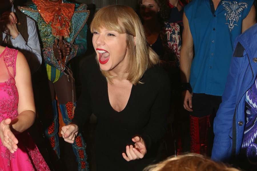 Taylor Swift surprises 96-year-old superfan