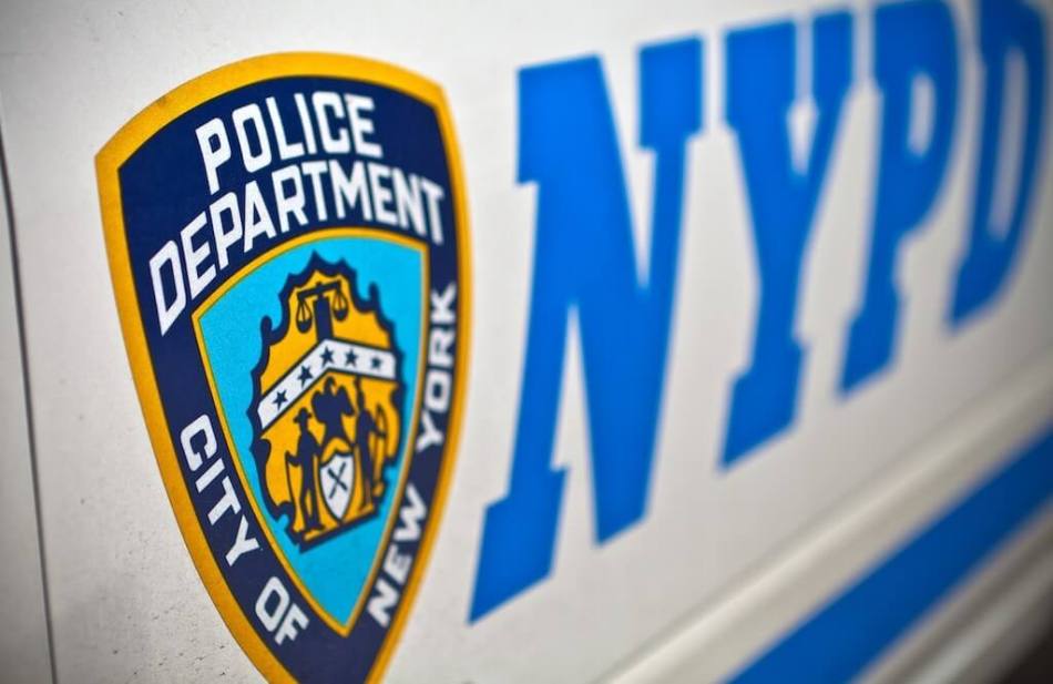 Police officer slashed while breaking up fight in Brooklyn