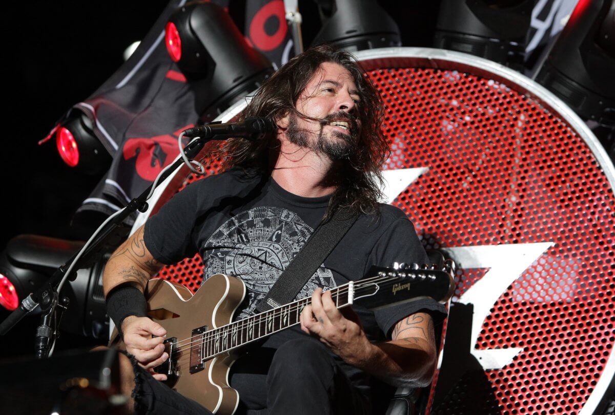 Foo Fighters can’t say no to 1,000 hard-rocking Italians