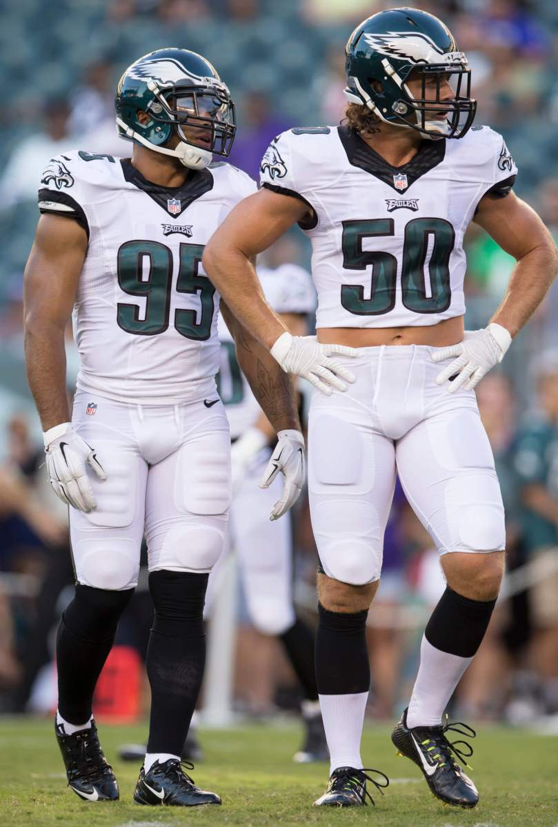 Eagles inside linebackers not concerned with preseason playing time