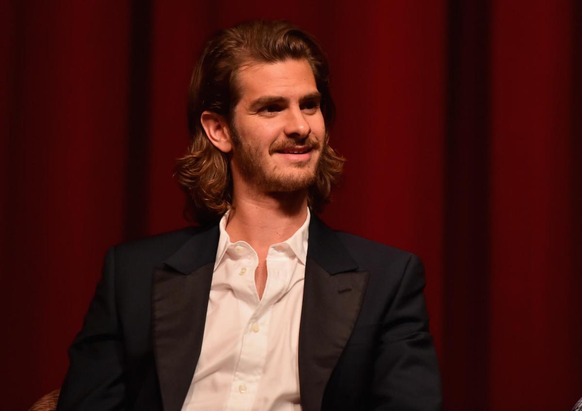 What is Andrew Garfield talking about in this ’99 Homes’ interview?